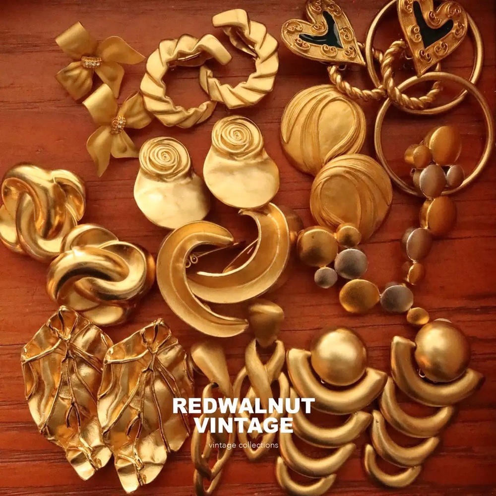 I’m a vintage lover seeking for beautiful jewelry